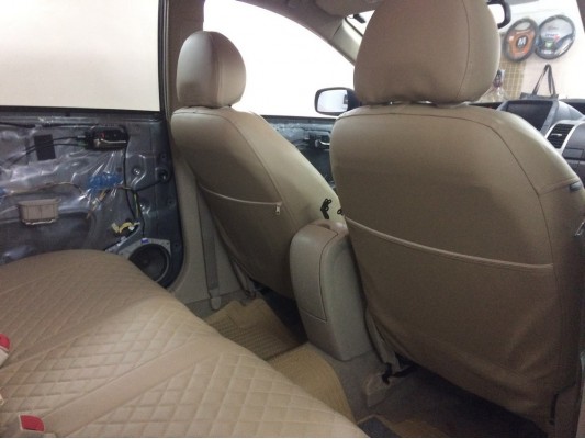 Авточехлы на Toyota Prius